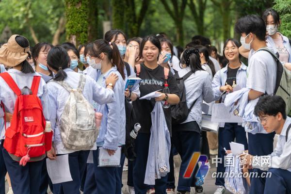 2022 मा ningbo कलेज प्रवेश परीक्षामा 44,900 परीक्षार्थीहरूको लागि परीक्षण परिणामहरूको महत्त्वपूर्ण क्षण